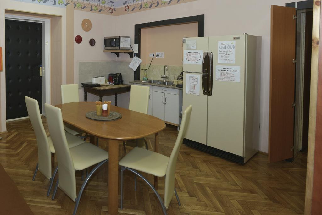 Yolo Hostel Βουδαπέστη Εξωτερικό φωτογραφία